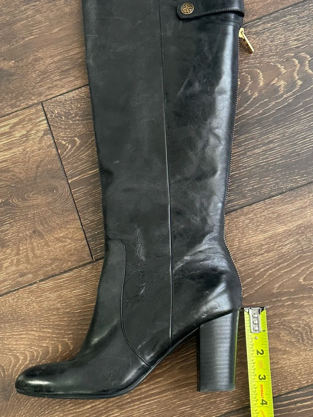 Isola elegant black